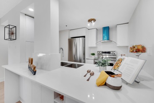 602-1177 Pacific Boulevard, Vancouver, BC 