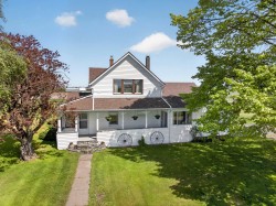 3706 88 Street Delta, BC V4K 3N3