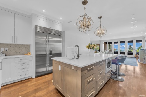 1108 Highland Place, West Vancouver, BC 
