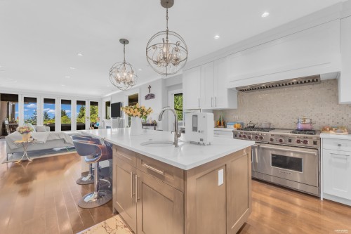 1108 Highland Place, West Vancouver, BC 