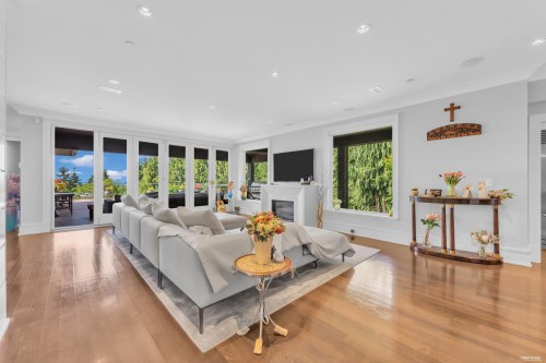 1108 Highland Place, West Vancouver, BC 