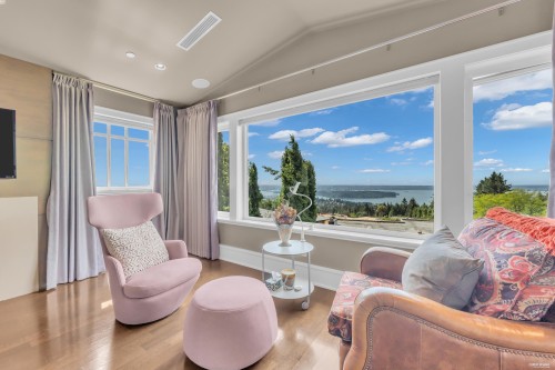 1108 Highland Place, West Vancouver, BC 