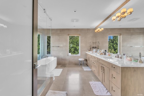 1108 Highland Place, West Vancouver, BC 