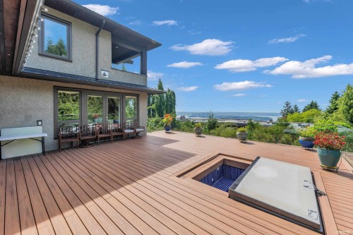 1108 Highland Place, West Vancouver, BC 