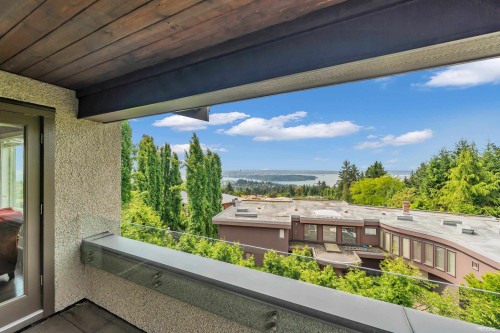 1108 Highland Place, West Vancouver, BC 