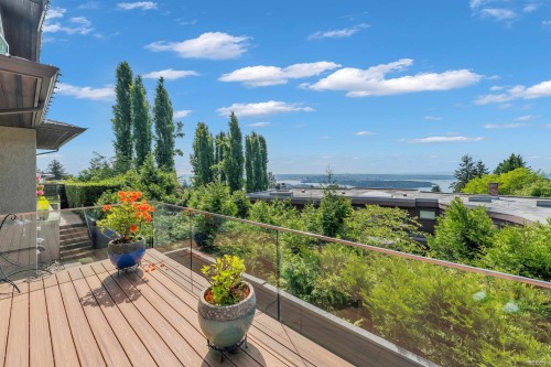 1108 Highland Place, West Vancouver, BC 