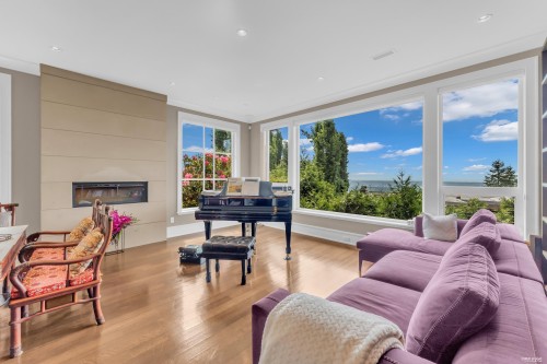 1108 Highland Place, West Vancouver, BC 