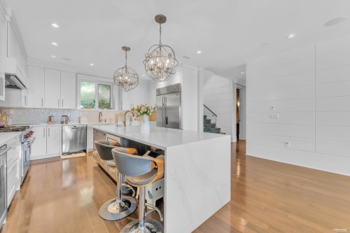 1108 Highland Place, West Vancouver, BC 