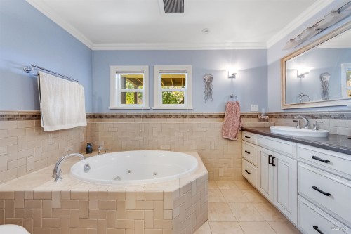 836 68Th Avenue W, Vancouver, BC 