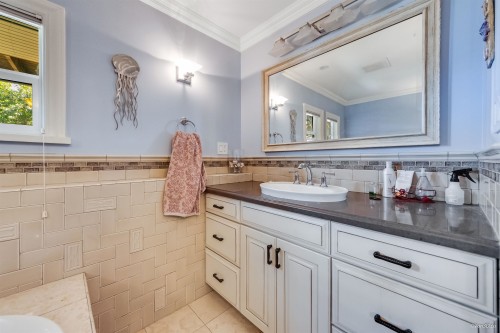 836 68Th Avenue W, Vancouver, BC 