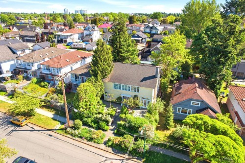 1620 20Th Avenue E, Vancouver, BC 