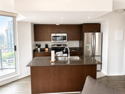 1602-1212 Howe Street, Vancouver, BC 