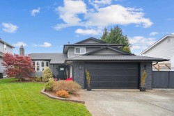 11923 194b Street Pitt Meadows, BC V3Y 1K3