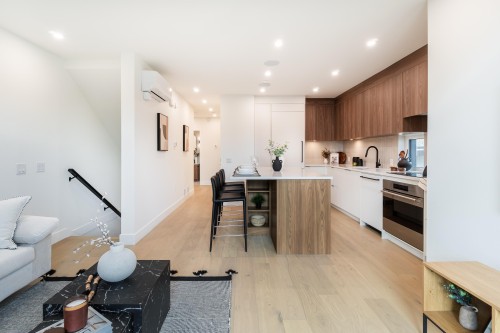 122-1552 3Rd Avenue E, Vancouver, BC 