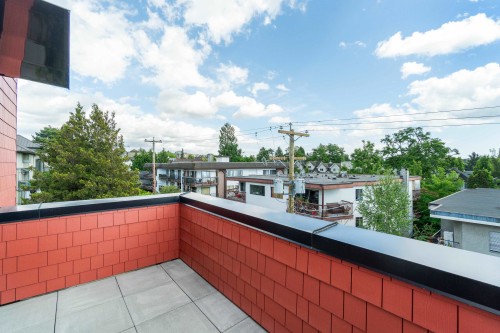 122-1552 3Rd Avenue E, Vancouver, BC 