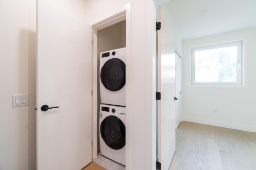124-1552 3Rd Avenue E, Vancouver, BC 