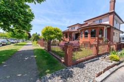 2411 39th Avenue E Vancouver, BC V5R 2V4