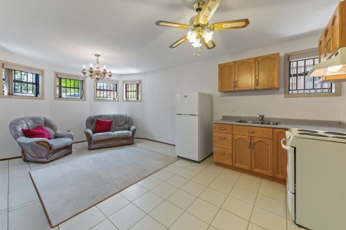 2411 39Th Avenue E, Vancouver, BC 