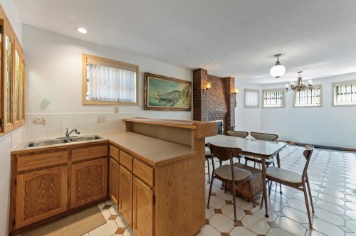 2411 39Th Avenue E, Vancouver, BC 