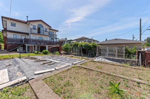2411 39Th Avenue E, Vancouver, BC 