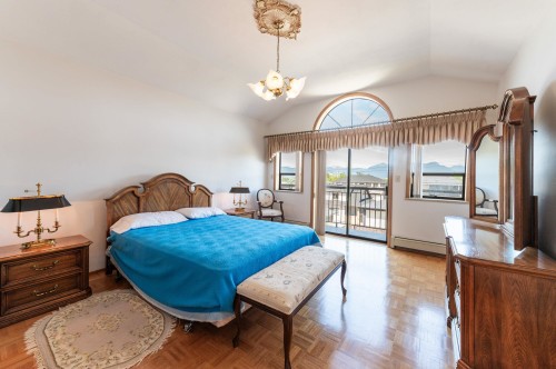 2411 39Th Avenue E, Vancouver, BC 