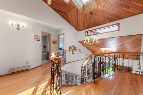 2411 39Th Avenue E, Vancouver, BC 