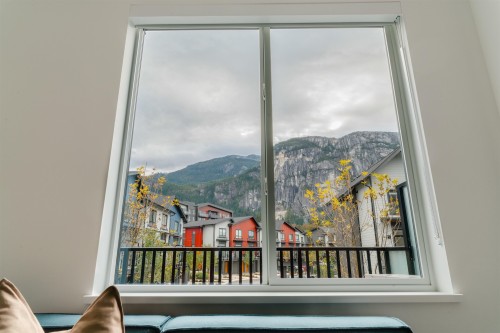 38065 Helm Way, Squamish, BC 