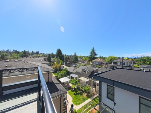 2-2557 King Edward Avenue W, Vancouver, BC 