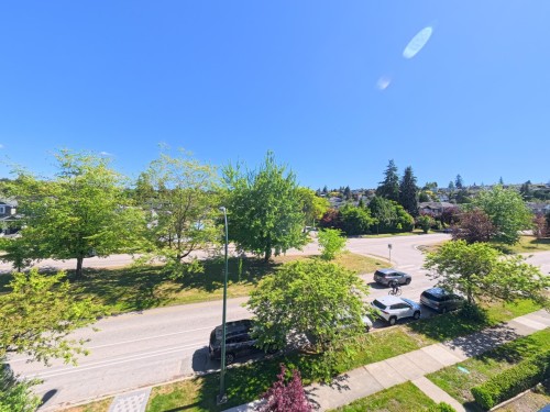 2-2557 King Edward Avenue W, Vancouver, BC 