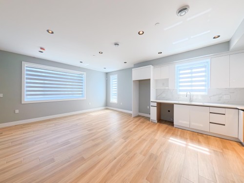 2-2557 King Edward Avenue W, Vancouver, BC 
