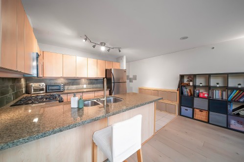 1709-6068 No. 3 Road, Richmond, BC 