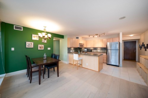 1709-6068 No. 3 Road, Richmond, BC 
