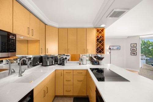 601-1575 Beach Avenue, Vancouver, BC 