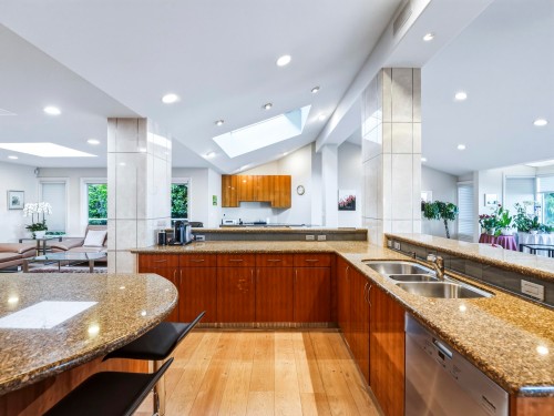 1574 Chartwell Drive, West Vancouver, BC 