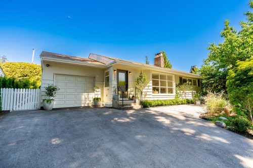 2784 Crescentview Drive  North Vancouver, BC V7R 2V1