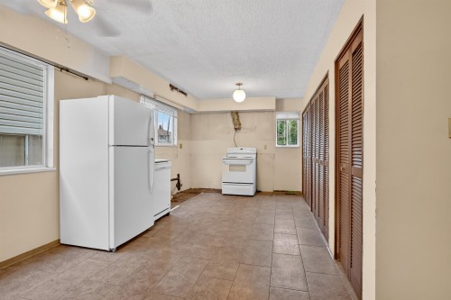 7290 11Th Avenue, Burnaby, BC 