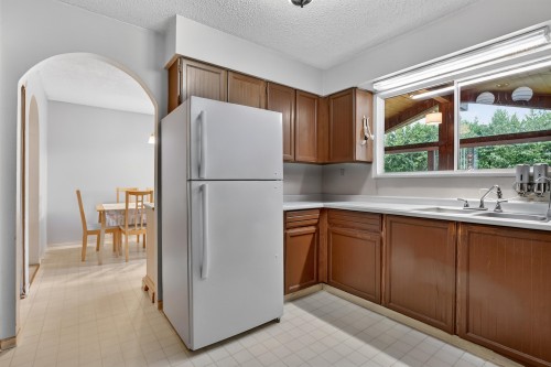 7290 11Th Avenue, Burnaby, BC 