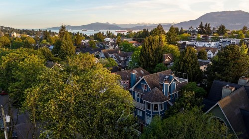 2427 6Th Avenue W, Vancouver, BC 
