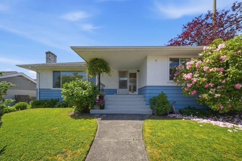 937 Chestnut Street  New Westminster, BC V3L 4N4