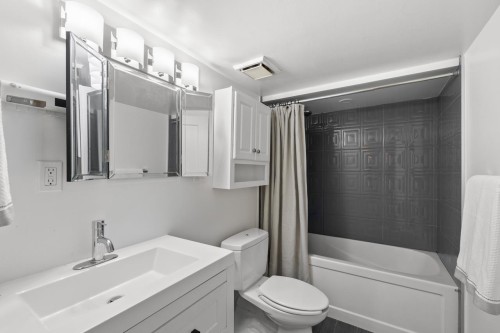 2036 Broadway E, Vancouver, BC 