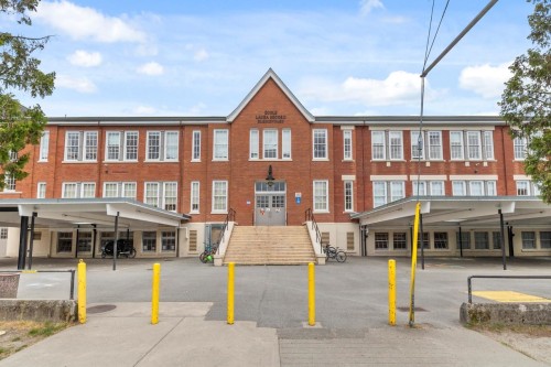 2036 Broadway E, Vancouver, BC 
