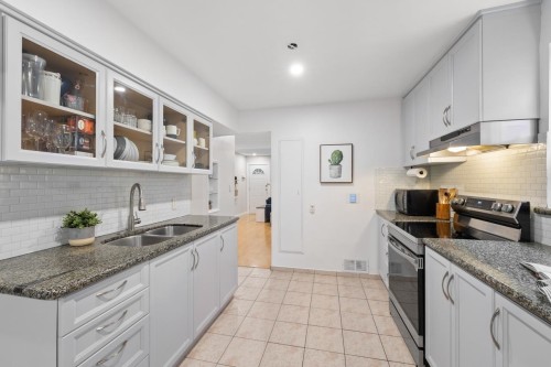 2036 Broadway E, Vancouver, BC 