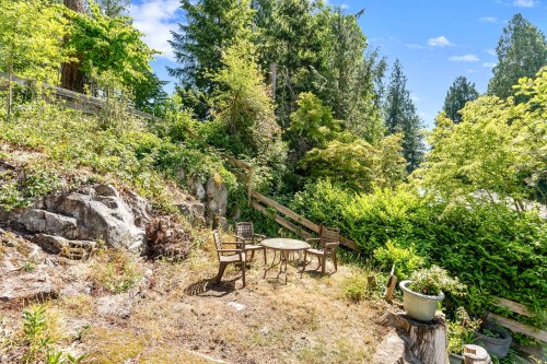 4704 Dogwood Lane, West Vancouver, BC 
