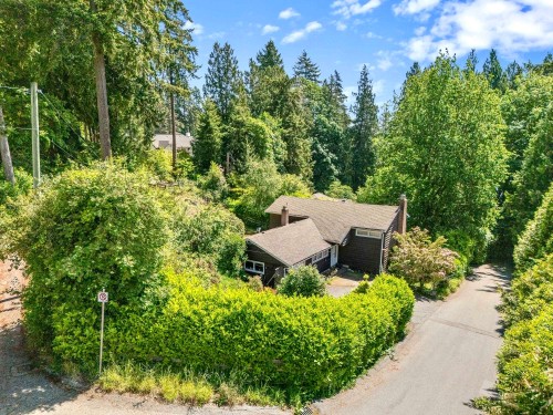 4704 Dogwood Lane, West Vancouver, BC 