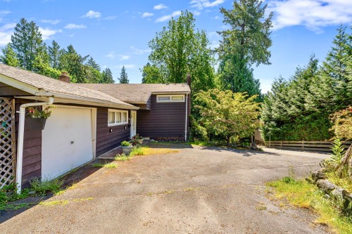 4704 Dogwood Lane, West Vancouver, BC 
