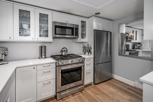 2413 5Th Avenue W, Vancouver, BC 