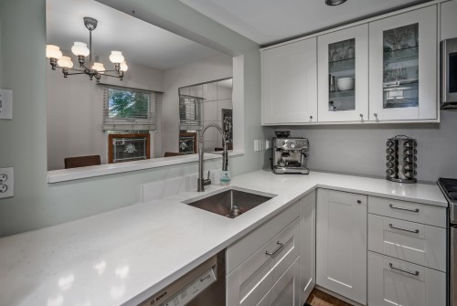 2413 5Th Avenue W, Vancouver, BC 