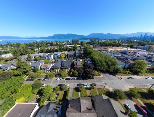 2413 5Th Avenue W, Vancouver, BC 