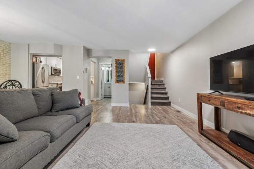 110-1210 Falcon Drive, Coquitlam, BC 