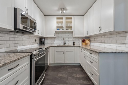 110-1210 Falcon Drive, Coquitlam, BC 